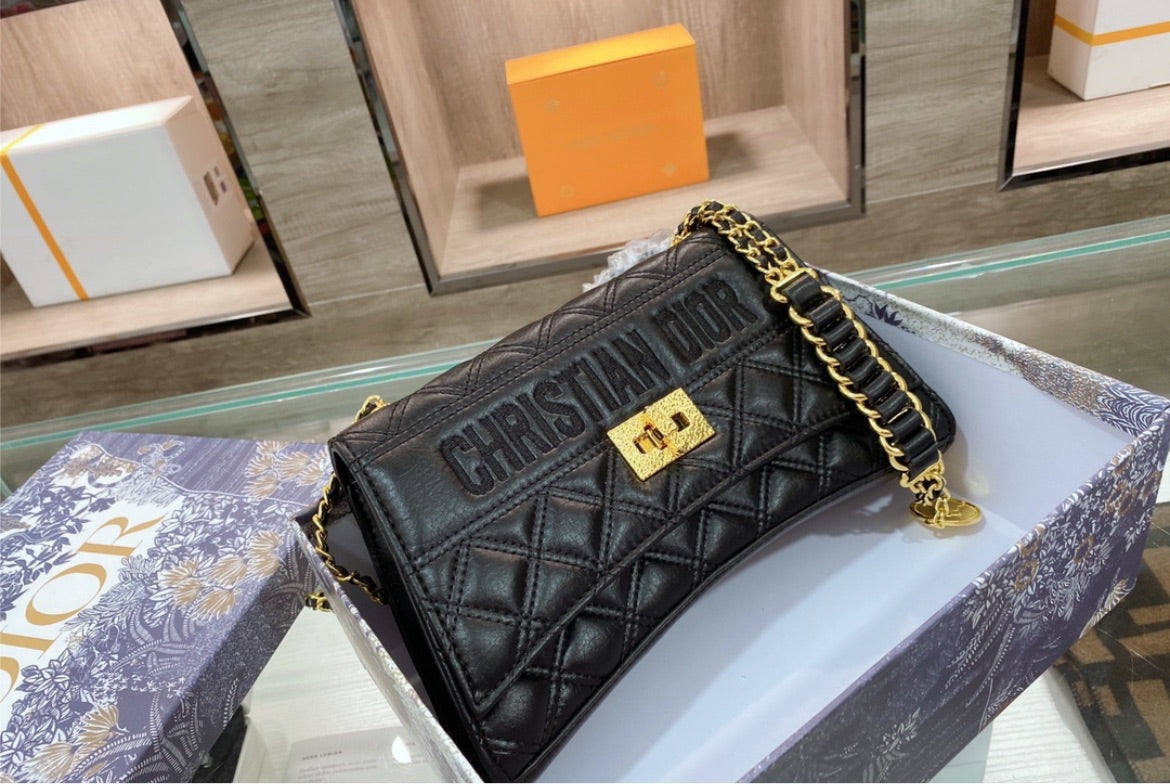 Woman Dior black shoulder handbag
